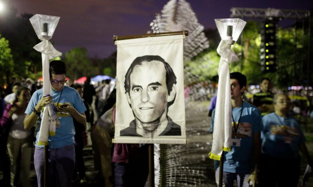 Игнасио Эльякурия SJ, «Царствие Божье» и «распятый народ»