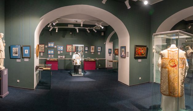 Санкт-Петербург: репортаж с открытия выставки, посвященной иезуитам