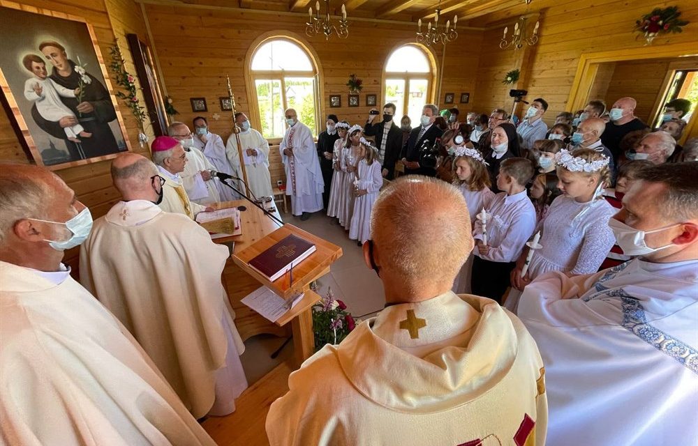 Освящён восстановленный иезуитами храм в селе Белосток Томской области