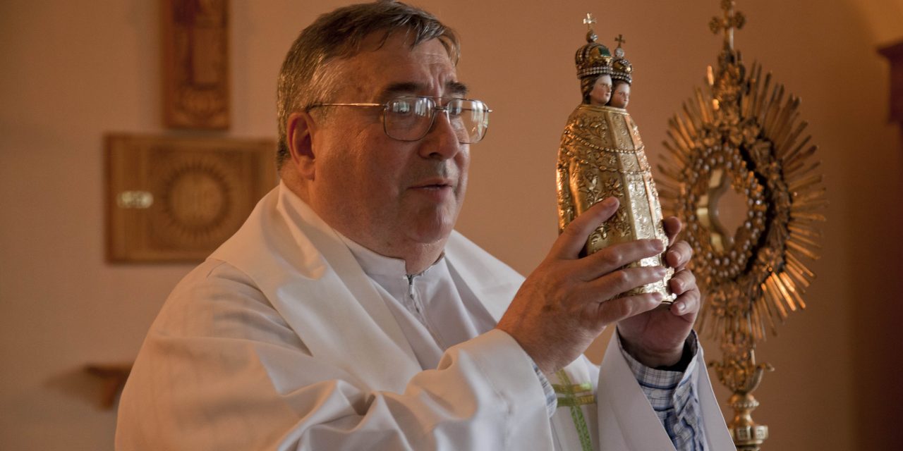 Отец Майкл Десджардинс SJ отметил 75-летний юбилей