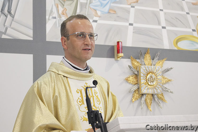 Торжественные окончательные обеты о. Виктора Жука SJ в новоосвященном храме Витебска