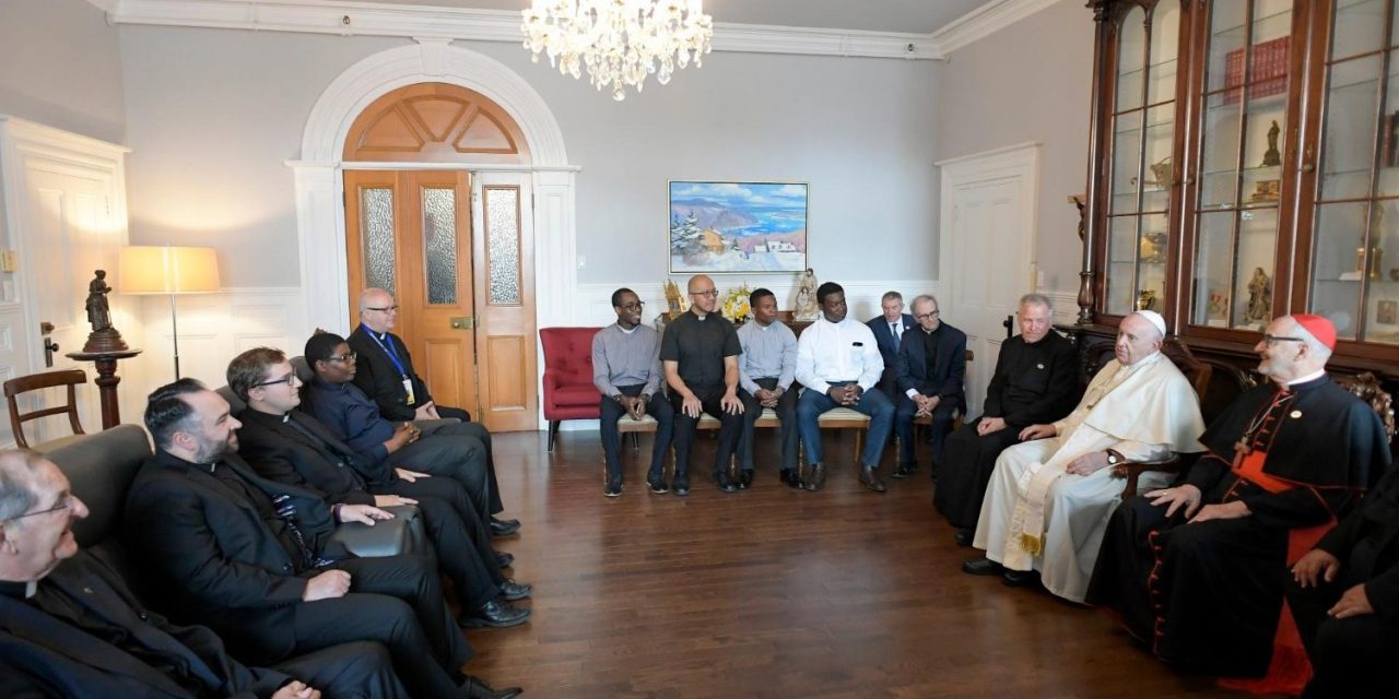 Фантазии об иезуитах, синодальность и традиционалисты: Папа побеседовал с канадскими собратьями