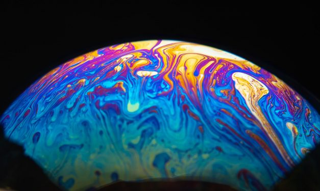 «Трактат о свете, цветах и радуге» Франческо Гримальди