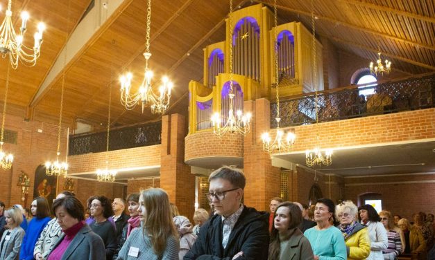 Король… заиграл в новосибирском кафедральном соборе