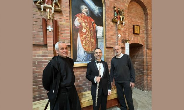 Иезуит играет об иезуитах. На концерте в Новосибирске прозвучала музыка из известного кинофильма