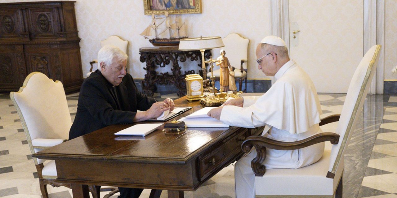 Папа Лев XIV встретился с генеральным настоятелем иезуитов отцом Артуро Сосой SJ