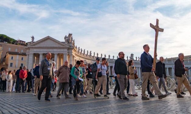 Все начинается с молитвы: иезуиты открыли встречу настоятелей реколлекциями и паломничеством к Святым Вратам