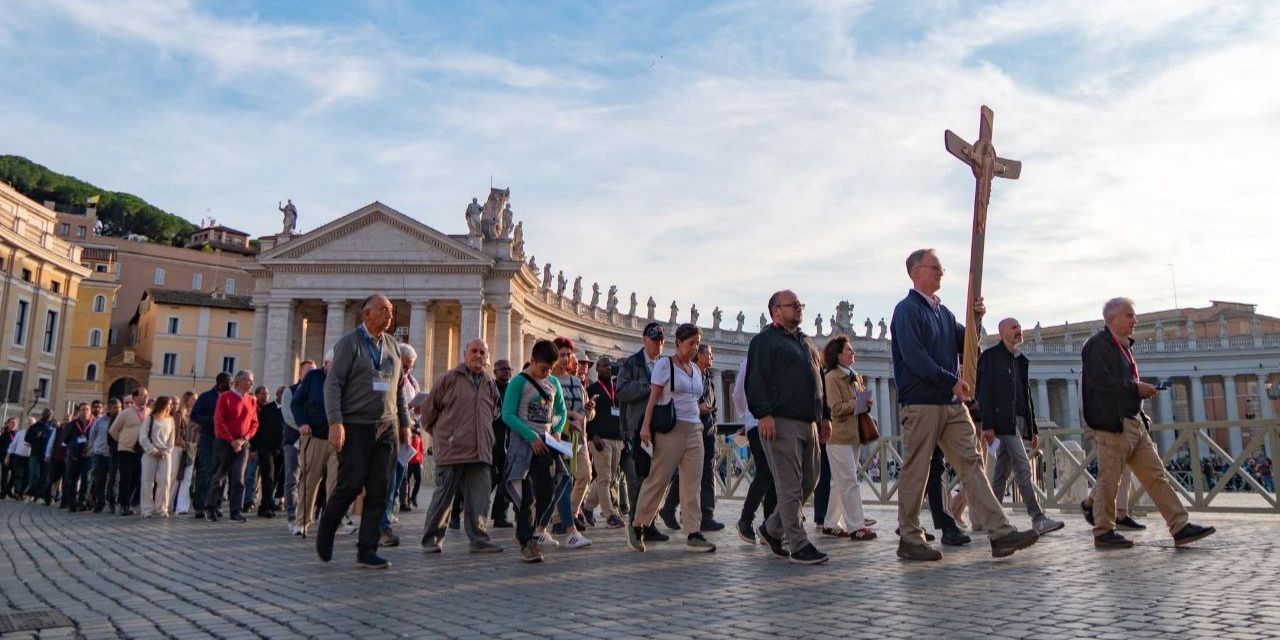 Все начинается с молитвы: иезуиты открыли встречу настоятелей реколлекциями и паломничеством к Святым Вратам